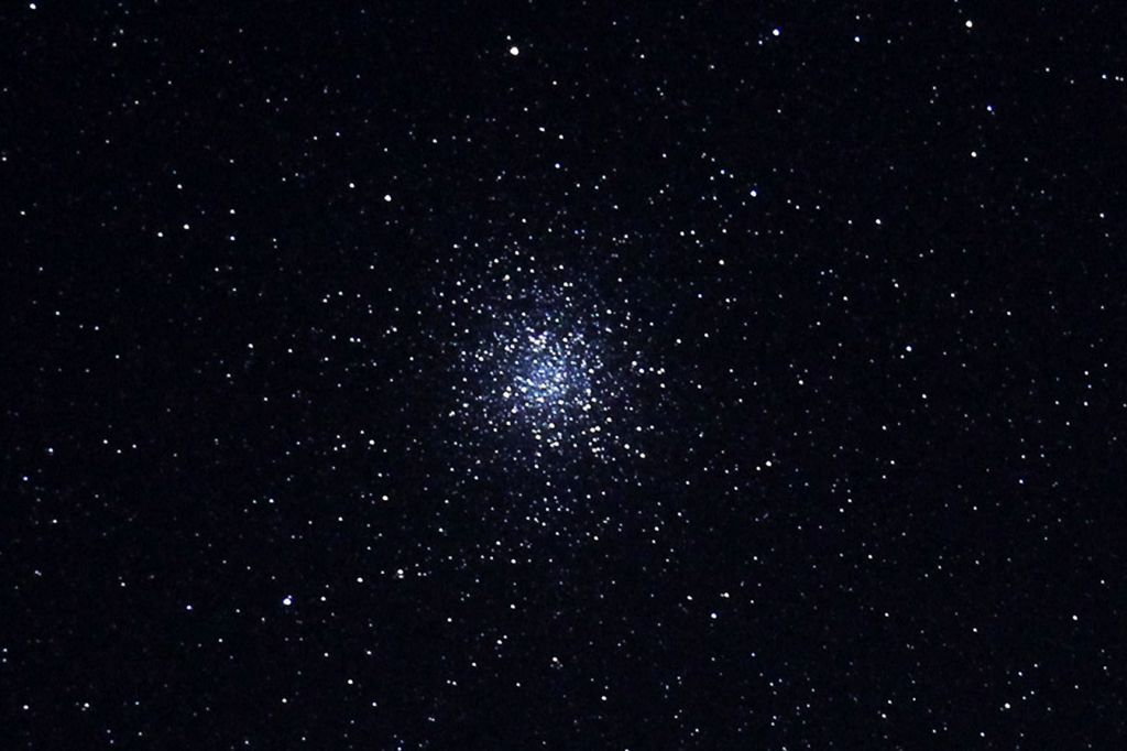 M22 Globular Cluster in Sagittarius, August 24, 2013.
Vixen 130mm F/5 reflector, Canon T2i camera, twenty second exposure.
