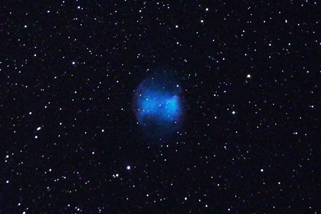 M27 the Dumbell Nebula, August 24, 2013
130mm F/5 Vixen reflector, Canon T2i camera, thirty second exposure, no nebula filter.
